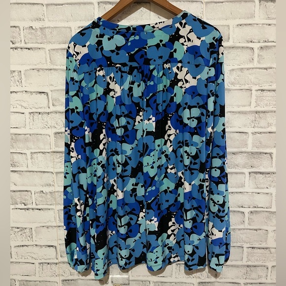 Women’s Pappagallo v-neck 3 button long sleeve stretchy blue floral blouse Large - Picture 2 of 4